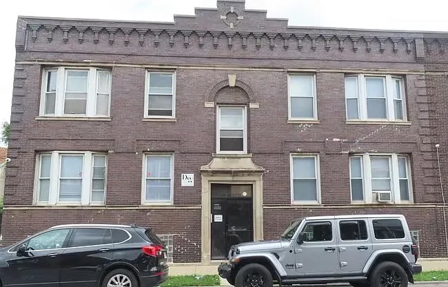 6853 South King Drive - 2S